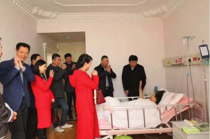 大年初一！公司領(lǐng)導(dǎo)為堅守崗位的員工拜年！