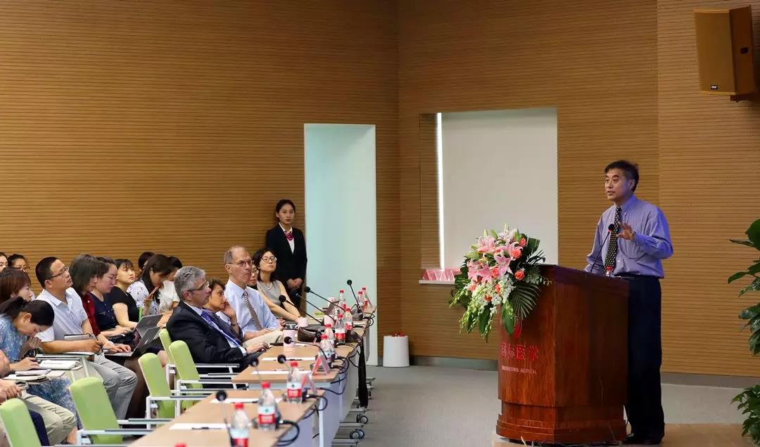 美國(guó)醫(yī)療專家走進(jìn)西安國(guó)際醫(yī)學(xué)中心，開展國(guó)際醫(yī)療合作