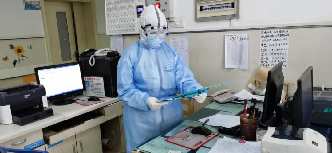 【戰(zhàn)“疫”人物】 “你們是我心中的玫瑰” ——訪西安國(guó)際醫(yī)學(xué)中心醫(yī)院腫瘤醫(yī)院副院長(zhǎng)薛妍