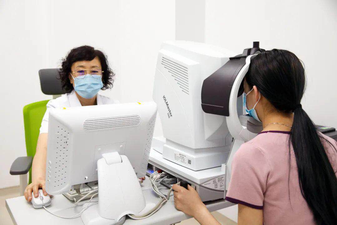 眼睛干澀、看不清字？ 快來這里檢查