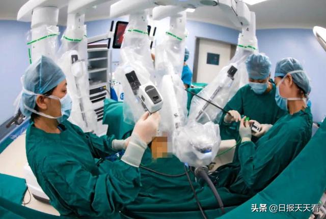 西安日報——新一代達芬奇手術機器人，輔助婦科微創(chuàng)手術獲成功