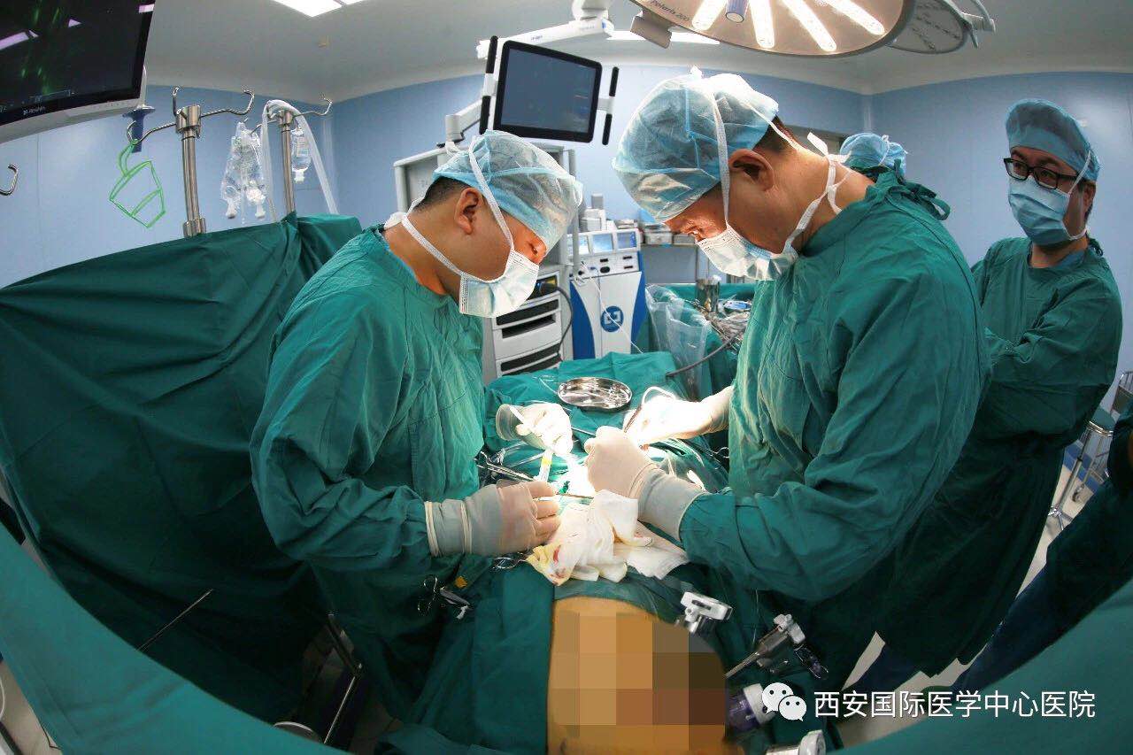 重磅！我院成功完成西北首例四代達(dá)芬奇機(jī)器人輔助房間隔缺損修補(bǔ)術(shù)