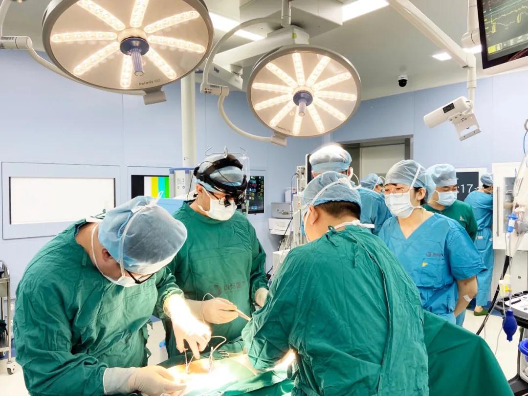 媽媽別害怕，我一直在您身邊——心臟外科又一臺達(dá)芬奇機(jī)器人二尖瓣置換術(shù)順利完成