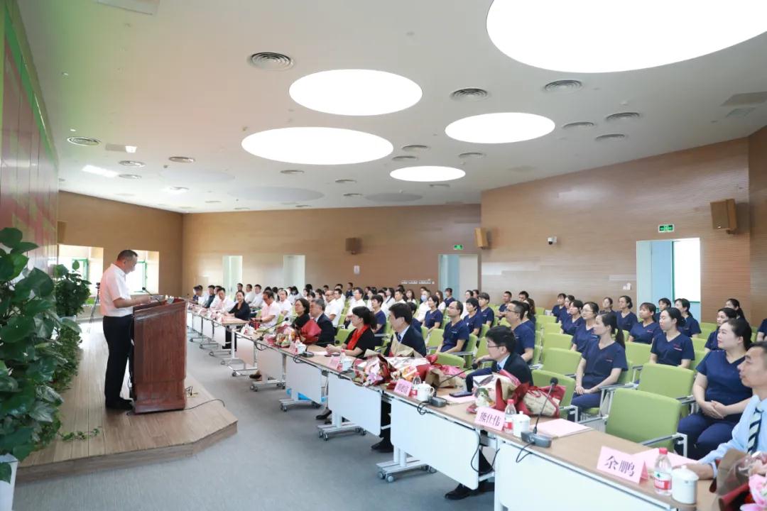 陽光網(wǎng)—昔日并肩戰(zhàn) ，今日敘佳緣 隨州市中心醫(yī)院到國際醫(yī)學(xué)中心醫(yī)院參觀交流