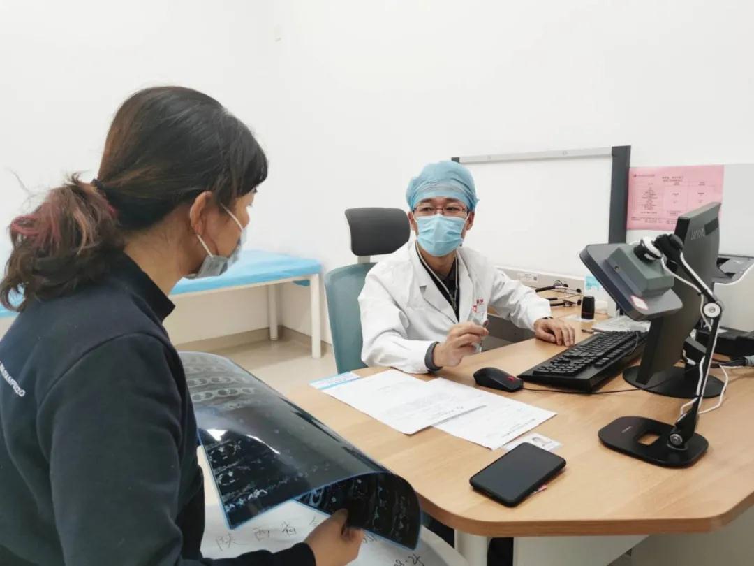 雙節(jié) 他們這樣度過——致敬堅守“醫(yī)線”的醫(yī)護(hù)人員