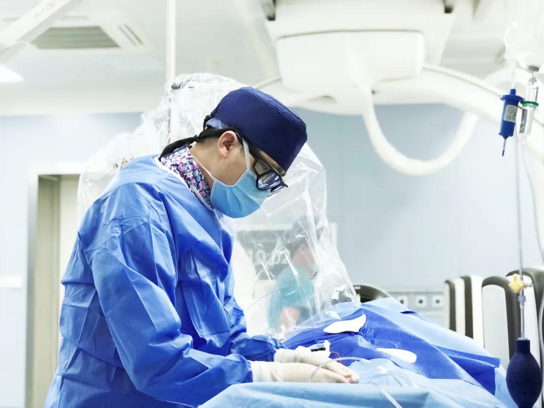 化險(xiǎn)為夷！腦科醫(yī)生巧拆顱內(nèi)“不定時(shí)炸彈”