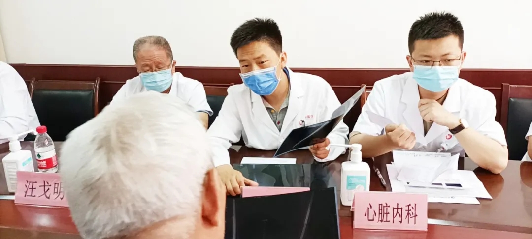 西安國際醫(yī)學(xué)中心醫(yī)院開展“致敬老黨員、老革命”義診活動