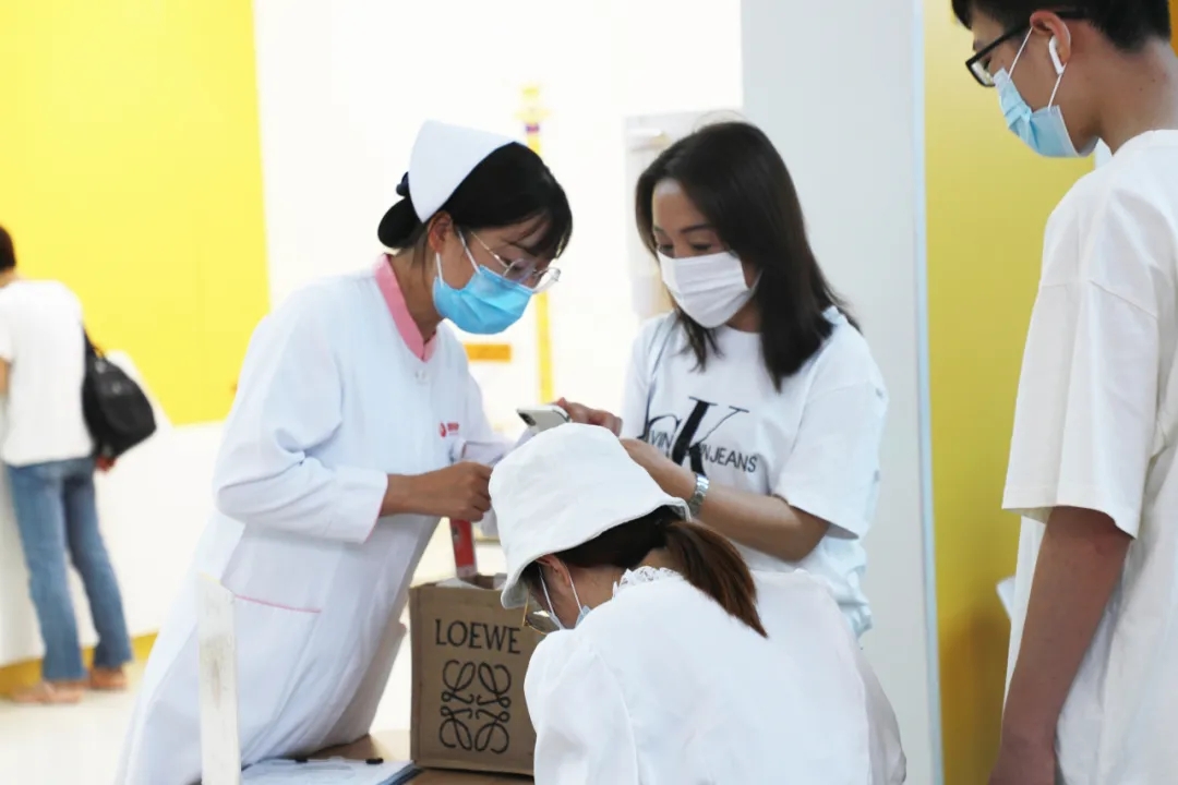 免掛號(hào)費(fèi)、診查費(fèi)，送健康卡……他們紛紛為這項(xiàng)暖心服務(wù)點(diǎn)贊！