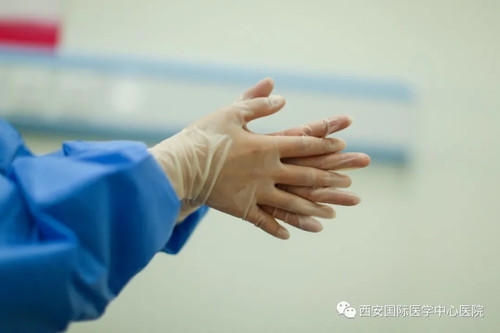 49秒！她的手，已接種了13230人