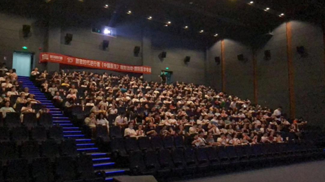 慶八一致敬退役軍人—醫(yī)院工會(huì)組織觀影《中國醫(yī)生》