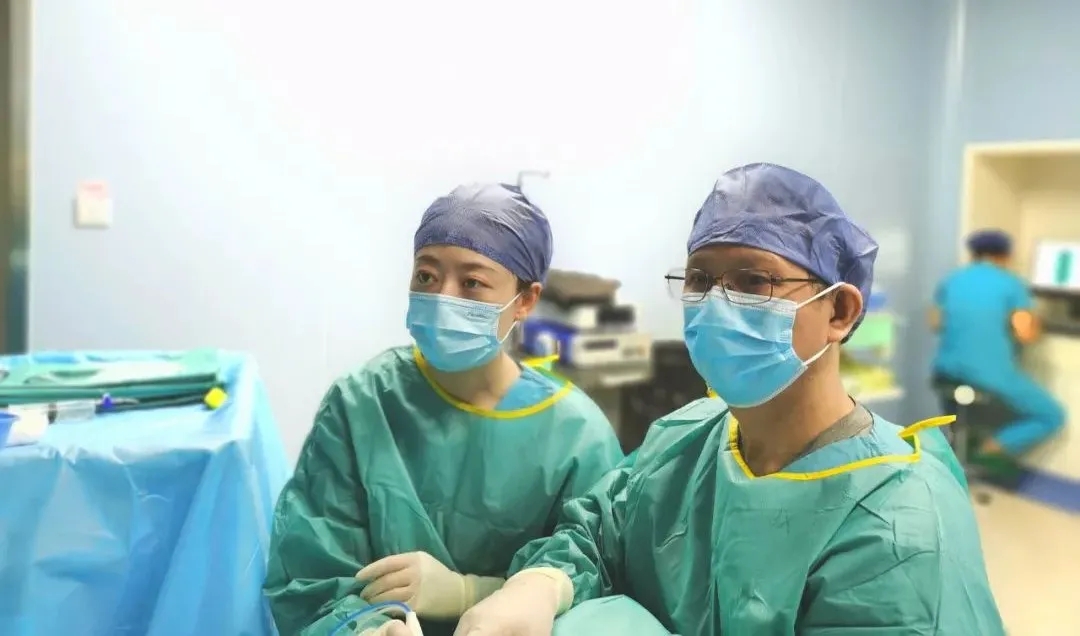 快準穩(wěn)！“針”微創(chuàng)祛除核桃大小甲狀腺結(jié)節(jié)