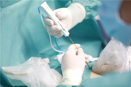 針尖上的絕絕子①｜從重慶到西安，23歲的姑娘只為了這件事……周曉東和他的超聲團(tuán)隊(duì)