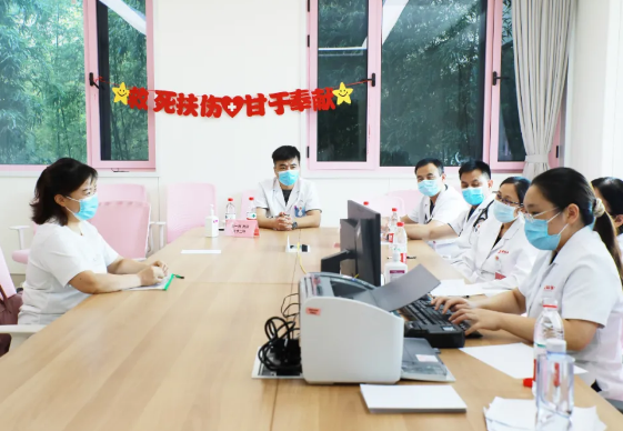 不掛號(hào)，解決多個(gè)問(wèn)題，多學(xué)科MDT聯(lián)合門(mén)診讓更年期女性少跑腿，更安心！