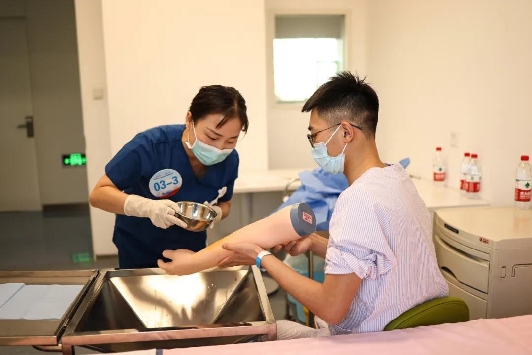 “陜西省創(chuàng)傷急救與護(hù)理技能競賽”在我院舉行