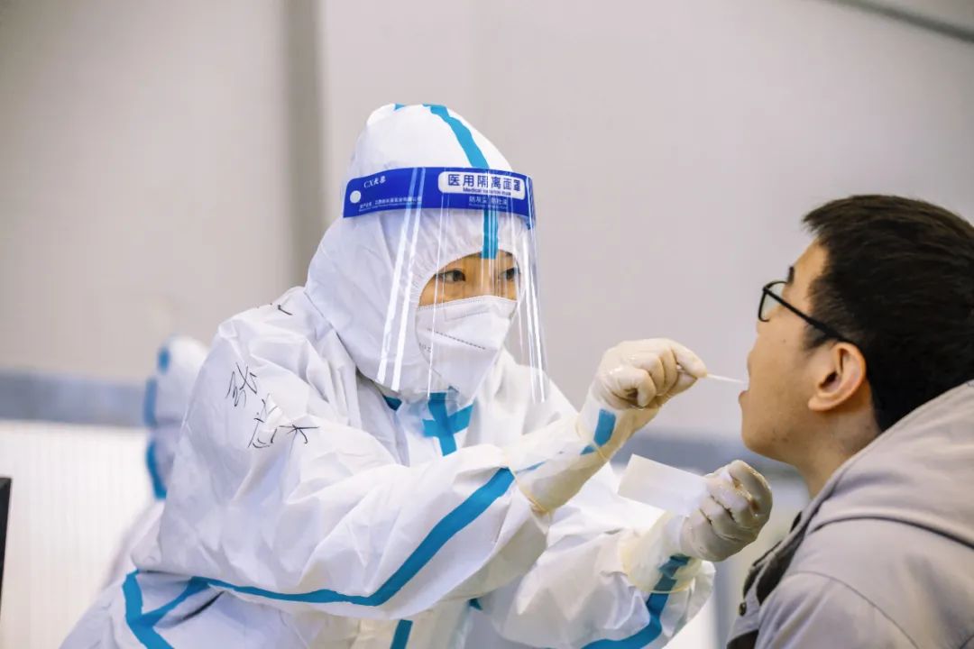 感冒和新冠肺炎有啥不同？