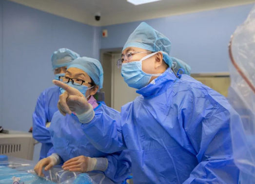 67歲的他輾轉(zhuǎn)大半個中國，就為打通“心門”