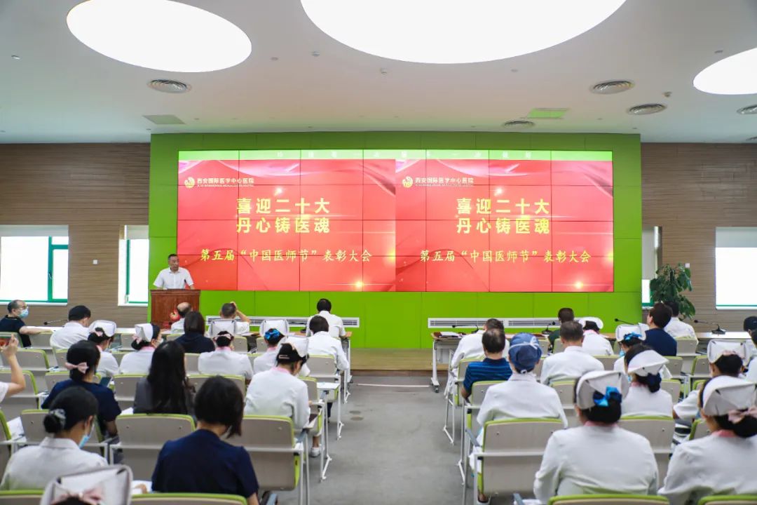 慶祝醫(yī)師節(jié)，致敬最美的你們！