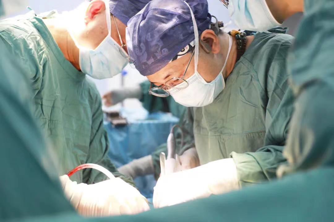 “小小”痔瘡?fù)蝗话l(fā)難，壯年小伙兒直呼救命！