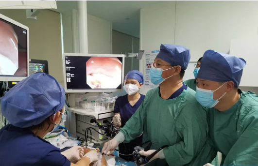 吃雞有風險！多學科聯(lián)手為71歲老人清除“刺客”