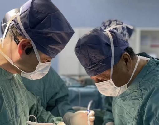 這臺(tái)手術(shù)，只有他......