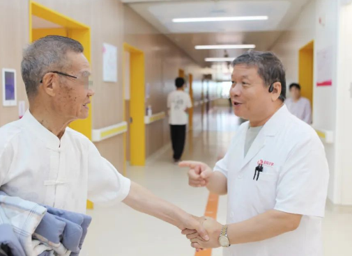 大醫(yī)之道 | 賈宗良：穿上白大褂，患者永遠(yuǎn)都是第一位