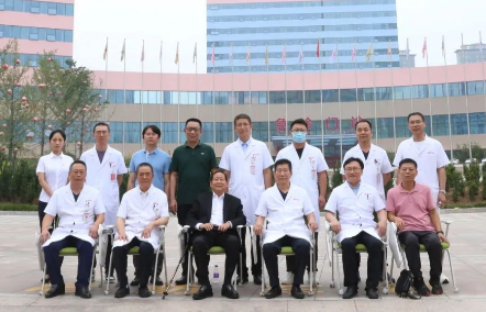 美國(guó)著名脊柱微創(chuàng)專家Anthony T. Yeung教授來(lái)我院學(xué)術(shù)交流