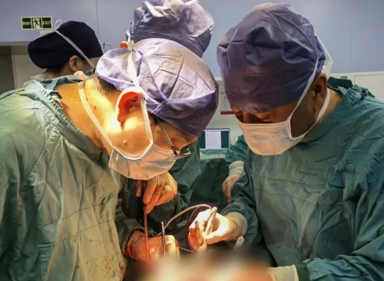 有實(shí)力有擔(dān)當(dāng)！他完成了這臺“無人敢接”的高難度手術(shù)