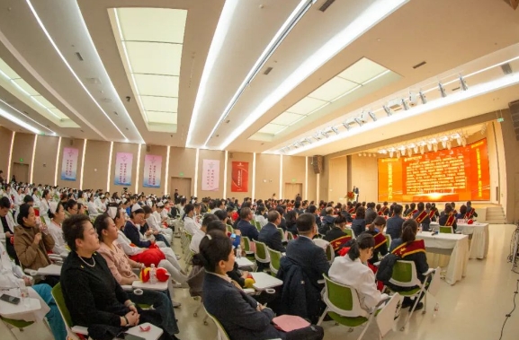 接續(xù)奮斗啟新篇！這場(chǎng)總結(jié)表彰大會(huì)奮進(jìn)感滿滿