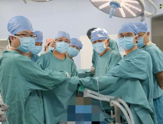 難度五顆星！不插管手術(shù)擊潰“封喉”腫瘤