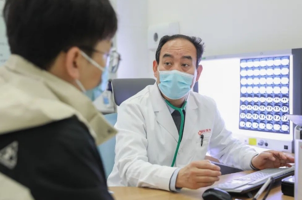 大醫(yī)之道|傅恩清：三十余載，呼吸防線的“工程師”