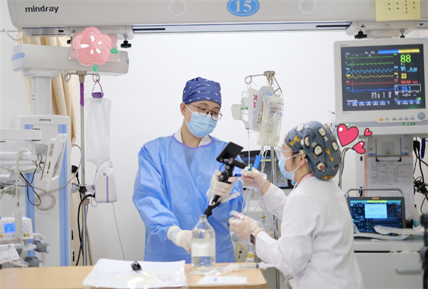 身心同救！重癥病房里的“祛病”與“醫(yī)心”