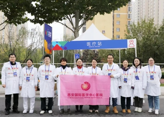 護(hù)航西馬——我院完成2025年西安馬拉松醫(yī)療保障任務(wù)