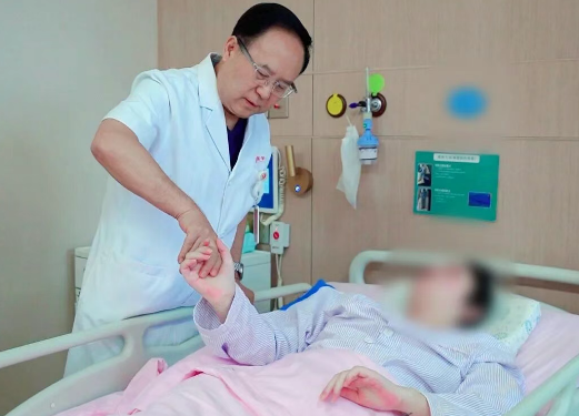 “智能教練”來(lái)了！賀西京團(tuán)隊(duì)用AI為截癱患者“定制”理想步態(tài)